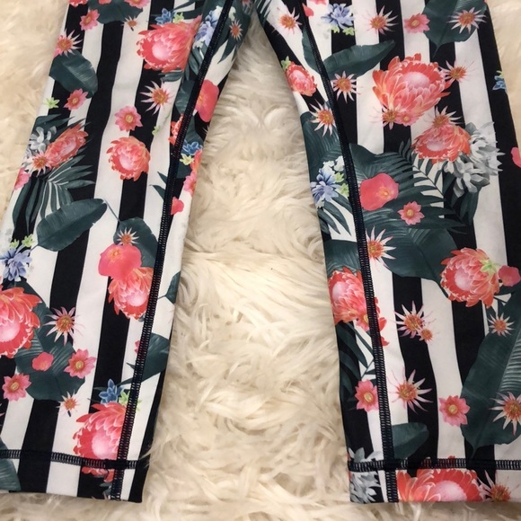 Lululemon RARE wunder under crop palm play multi. A11 - Picture 5 of 7